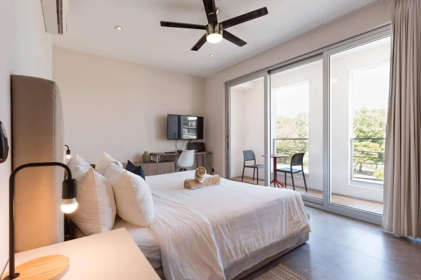 Luxury Condo 1Br Kitchen Ac Gym Pool Cinema Playa del Carmen