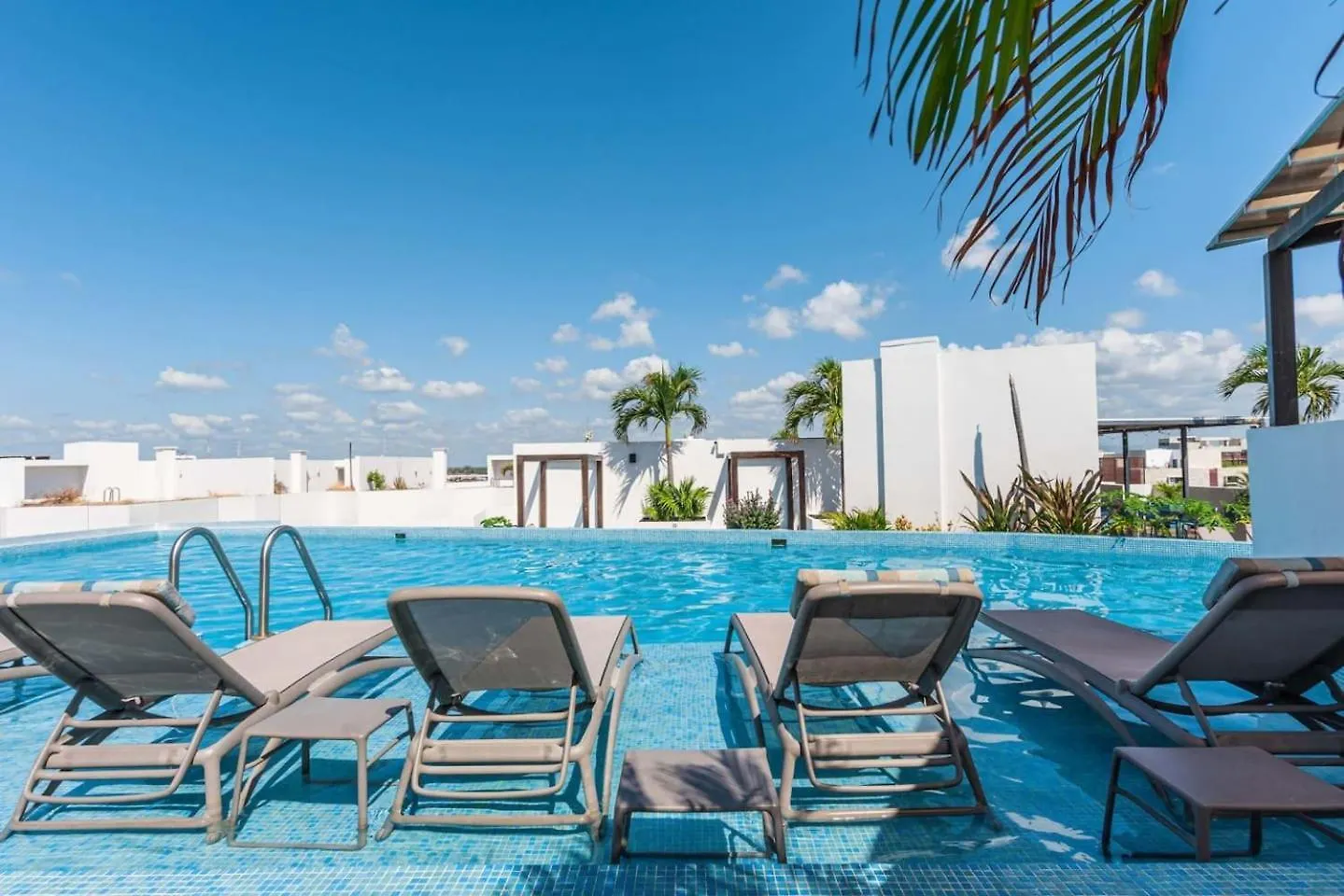 Luxury Condo 1Br Kitchen Ac Gym Pool Cinema Playa del Carmen